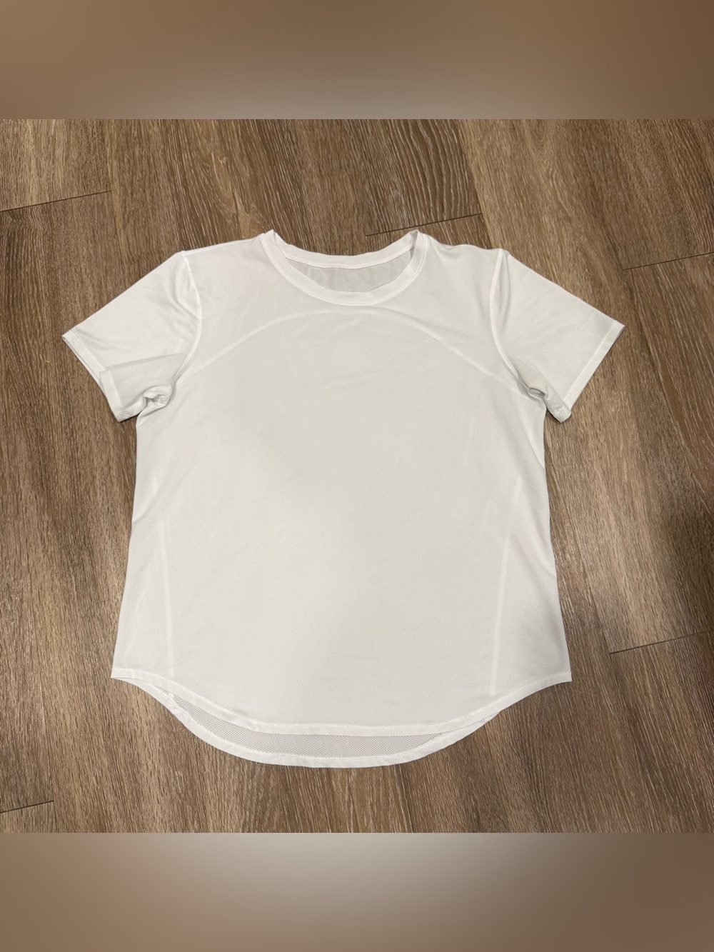 White lululemon tee